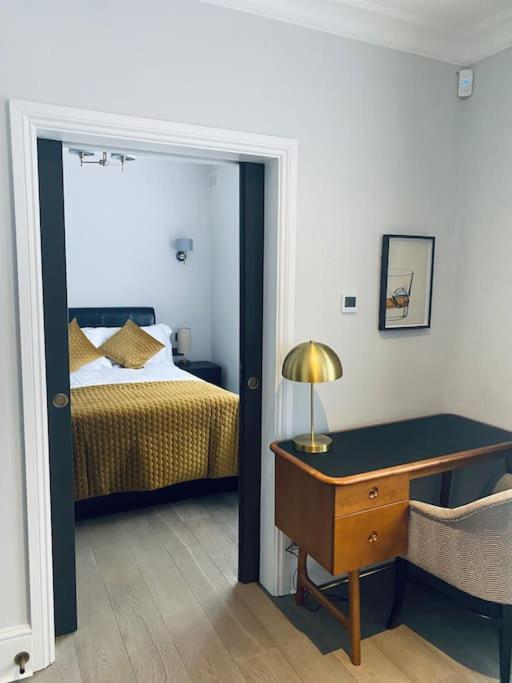 Amazing Newly Refurbished Mews House In W1 Londres