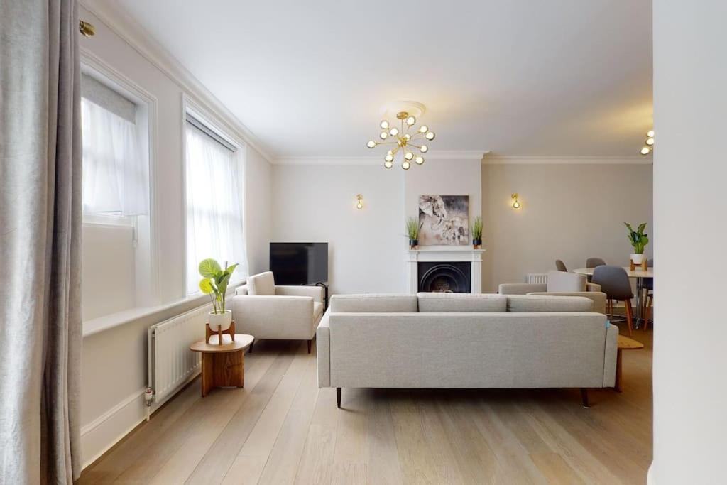 Amazing Newly Refurbished Mews House In W1 Apartamento