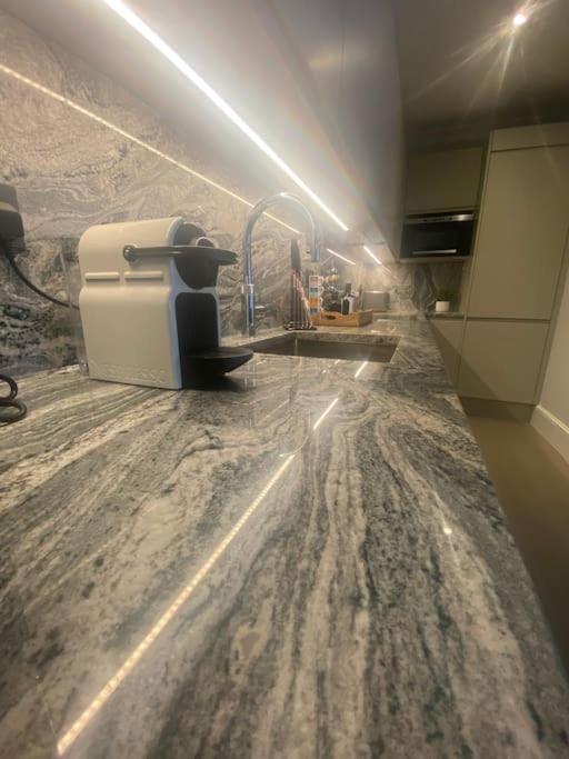 Amazing Newly Refurbished Mews House In W1 Apartamento Londres