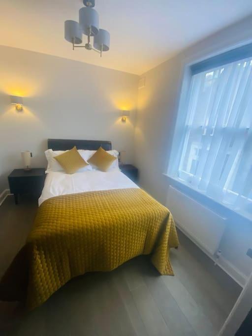 Amazing Newly Refurbished Mews House In W1 Apartamento