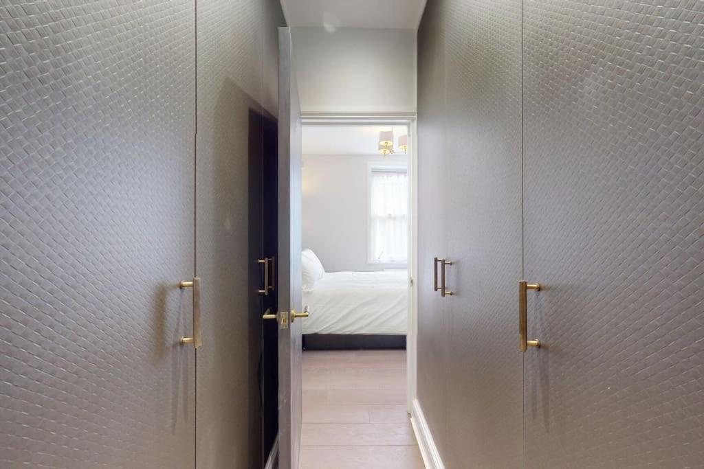 Amazing Newly Refurbished Mews House In W1 Apartamento